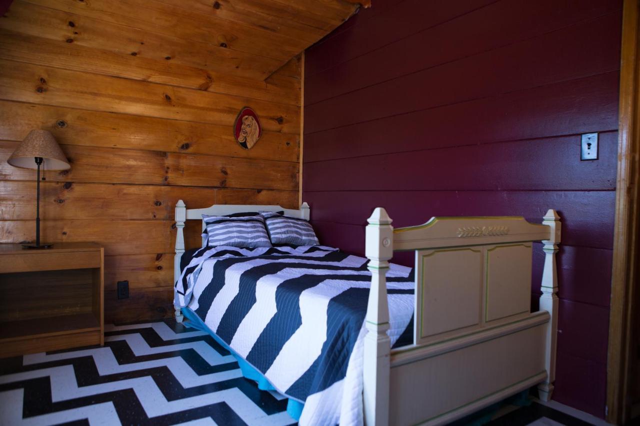Hicksville Pines Chalets&Motel Idyllwild Extérieur photo